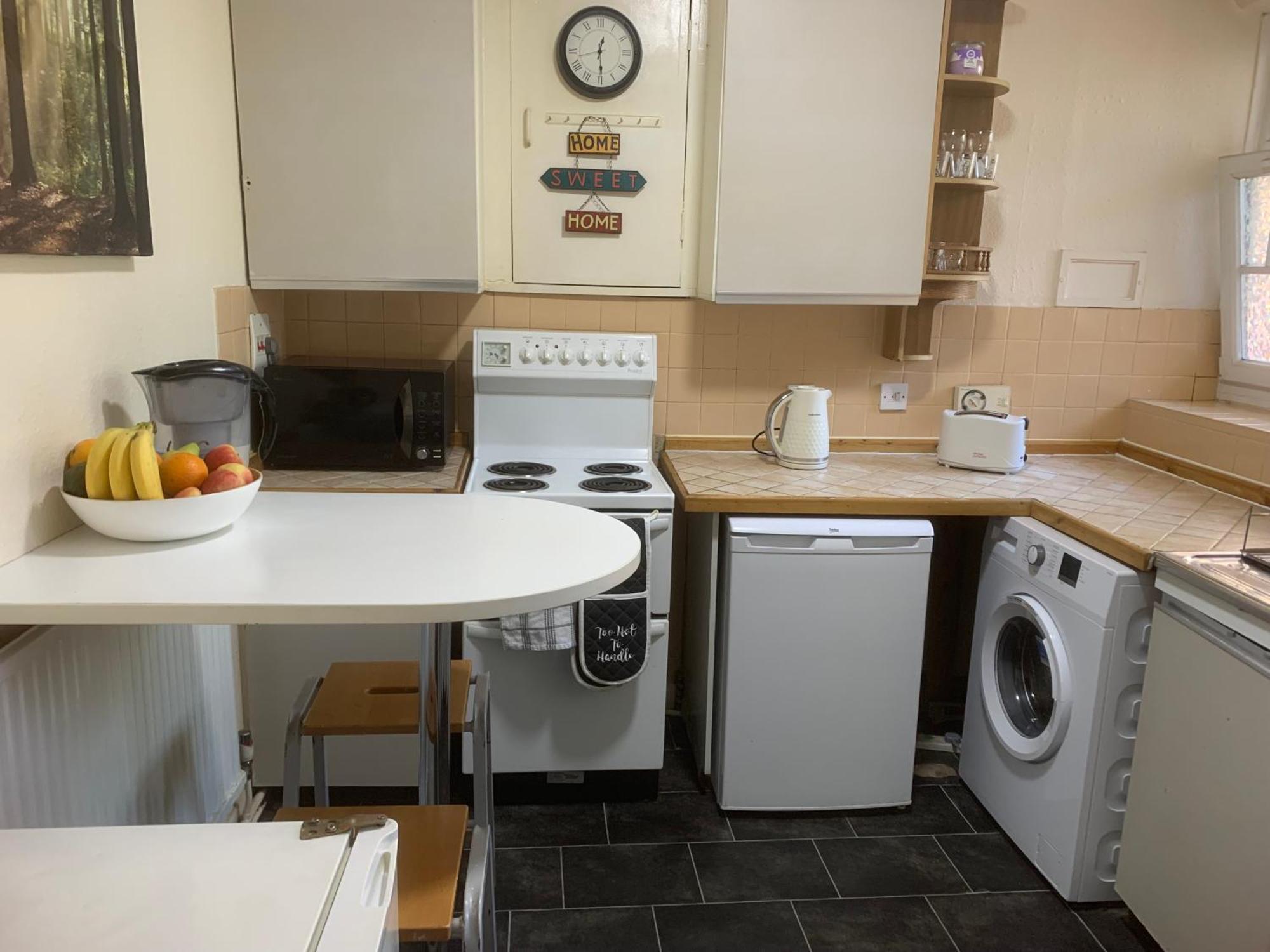 Central Location! Double Bedroom 2 Mins Walk From Battersea Power Underground Station! ロンドン エクステリア 写真